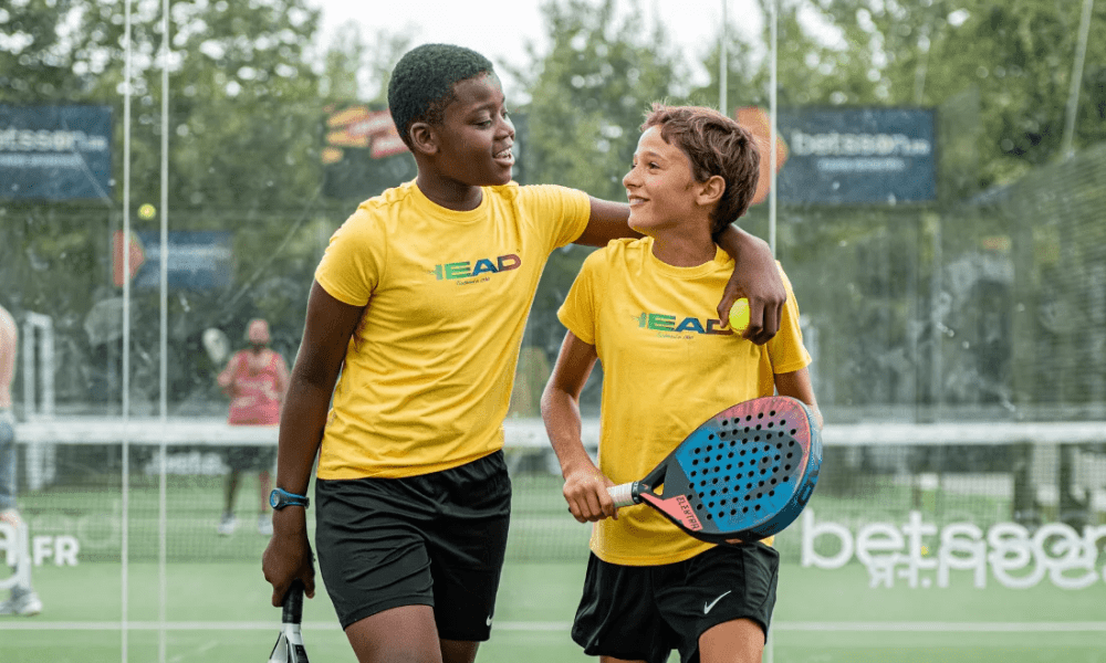 École de padel enfants avec coach, cours collectifs dès 6 ans chez UrbanPadel