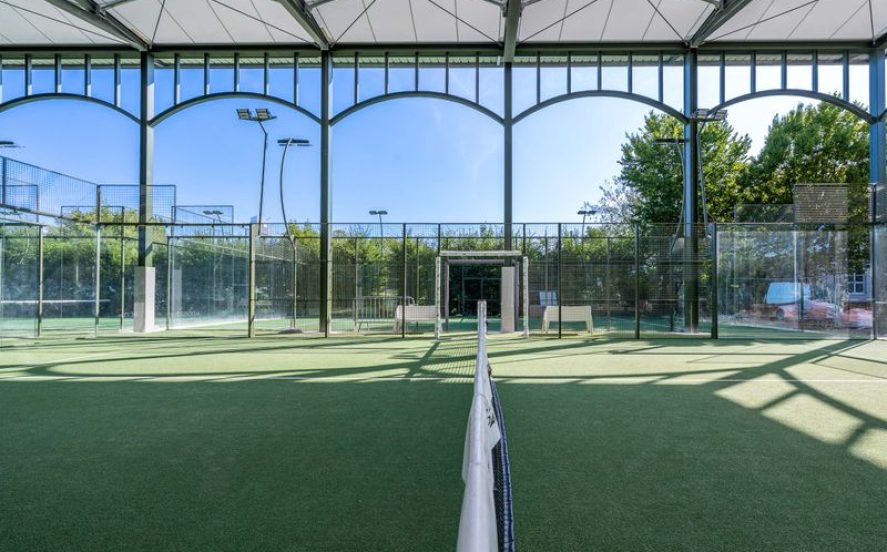 Pistes de padel UrbanPadel à Puteaux Île avec pistes extérieures modernes