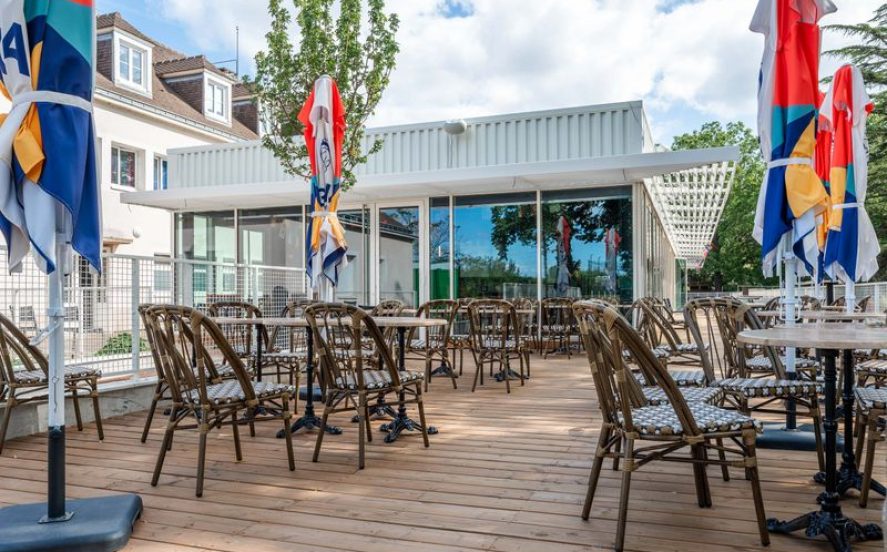 Restaurant Club House au centre de Puteaux Île