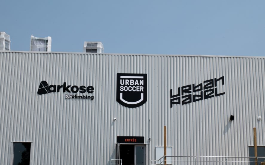 Centre UrbanPadel Tours avec terrains de padel