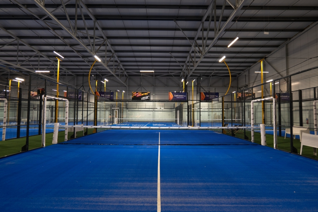 Centre UrbanPadel Tours avec terrains de padel intérieurs